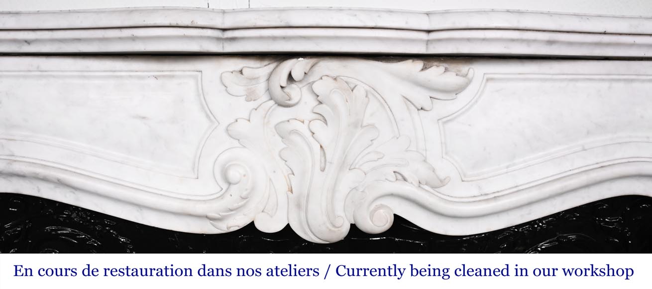 Cheminée de style Louis XV à la palmette asymétrique, en marbre de Cararre Cheminée de style Louis XV à la palmette asymétrique, en marbre de Cararre-1
