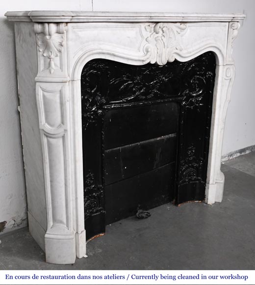 Cheminée de style Louis XV à la palmette asymétrique, en marbre de Cararre Cheminée de style Louis XV à la palmette asymétrique, en marbre de Cararre-4