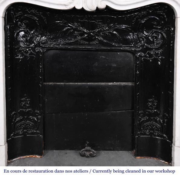 Cheminée de style Louis XV à la palmette asymétrique, en marbre de Cararre Cheminée de style Louis XV à la palmette asymétrique, en marbre de Cararre-11