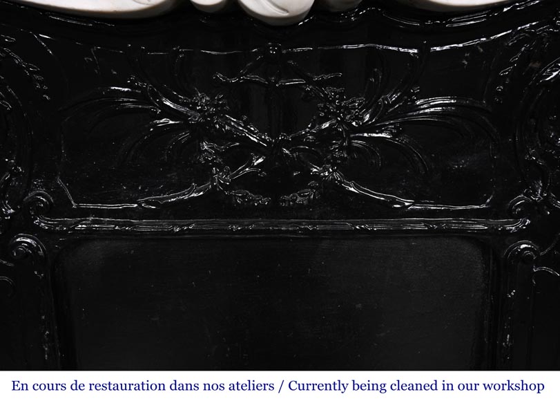 Cheminée de style Louis XV à la palmette asymétrique, en marbre de Cararre Cheminée de style Louis XV à la palmette asymétrique, en marbre de Cararre-12