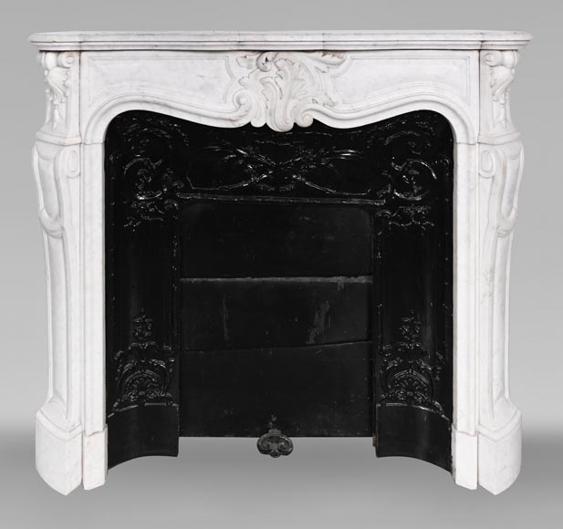 Cheminée de style Louis XV à la palmette asymétrique, en marbre de Carrare Cheminée de style Louis XV à la palmette asymétrique, en marbre de Carrare-0