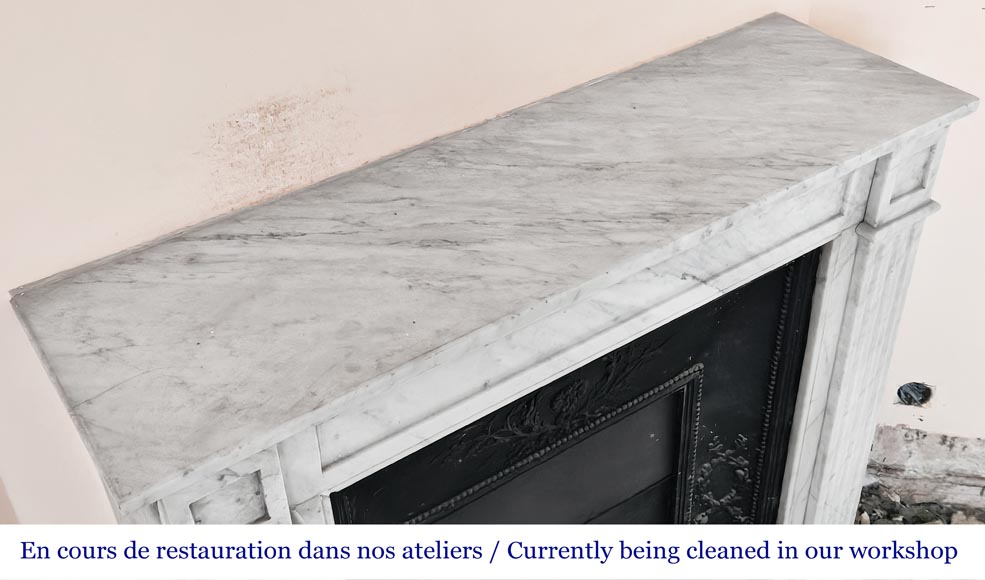 Cheminée de style Louis XVI au décor mouluré, en marbre de Carrare Cheminée de style Louis XVI au décor mouluré, en marbre de Carrare-9