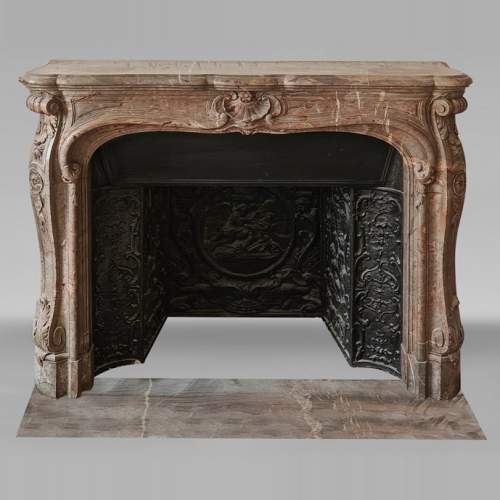 Cheminée de style Louis XV en marbre Sarrancolin