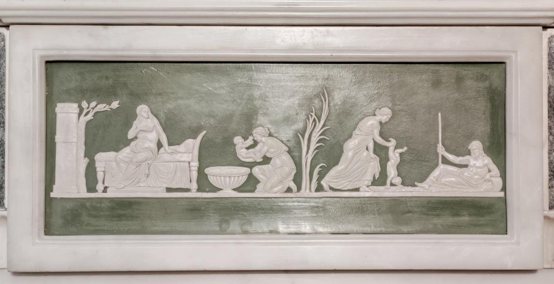 Cheminée de style Victorien à demi colonne ionique, à décor de médaillon de Wedgwood, en marbre statuaire Cheminée de style Victorien à demi colonne ionique, à décor de médaillon de Wedgwood, en marbre statuaire-1