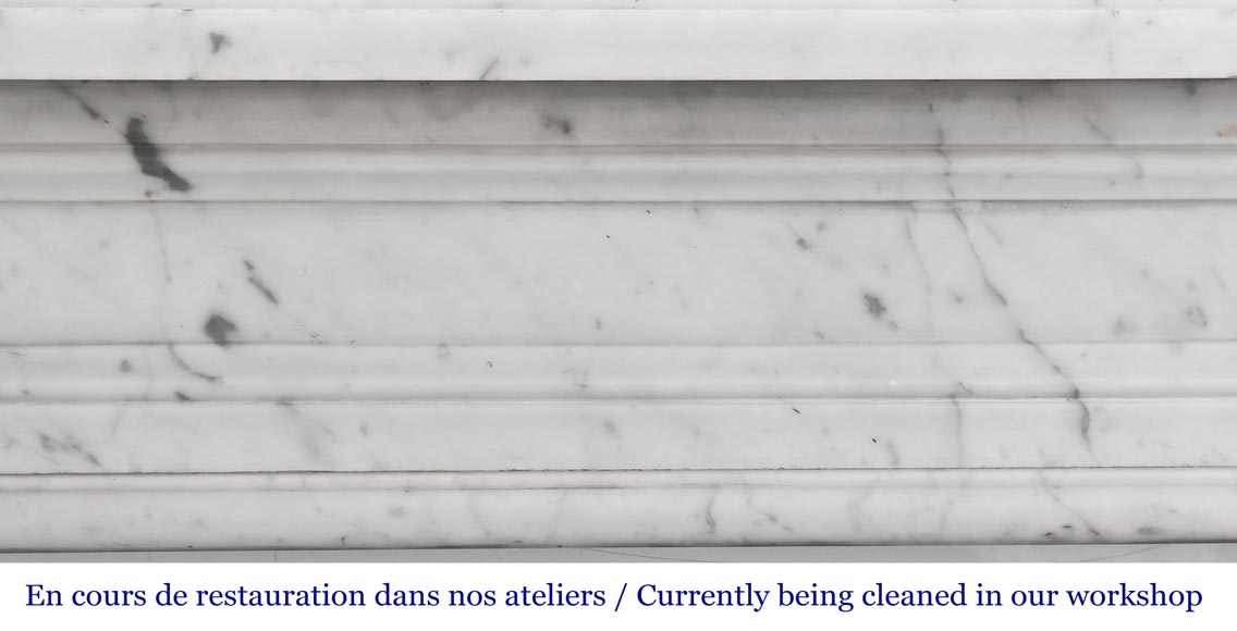 Cheminée de style Louis XVI à rosace, en marbre de Carrare veiné-1