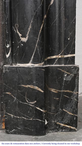 Cheminée de style Louis XIV en marbre noir Marquina Cheminée de style Louis XIV en marbre noir Marquina-7