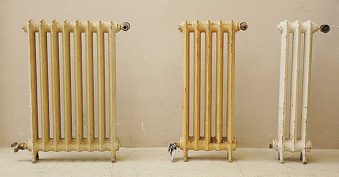 Le radiateur en fonte sur pied