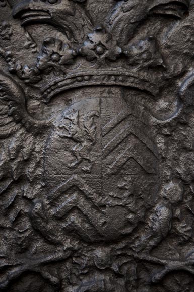 Plaque de cheminée en fonte au blason des Fouquet de Belle-Isle-2