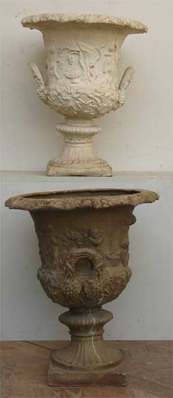 Paire de vases en plomb aux putti du XIXè siècle-0