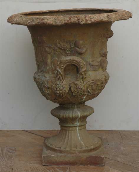 Paire de vases en plomb aux putti du XIXè siècle-1