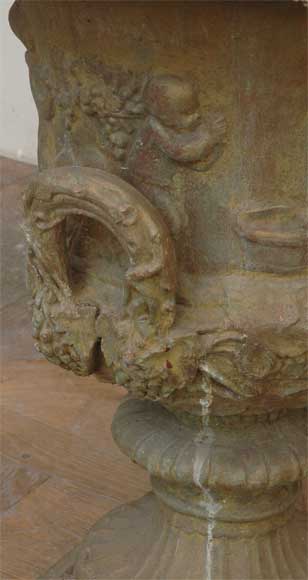 Paire de vases en plomb aux putti du XIXè siècle-2