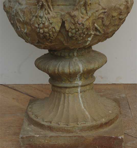 Paire de vases en plomb aux putti du XIXè siècle-6
