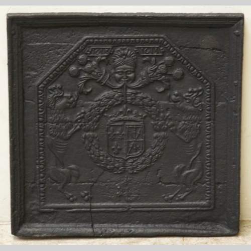 Plaque de cheminée aux armes de France et de Navarre datée de 1613