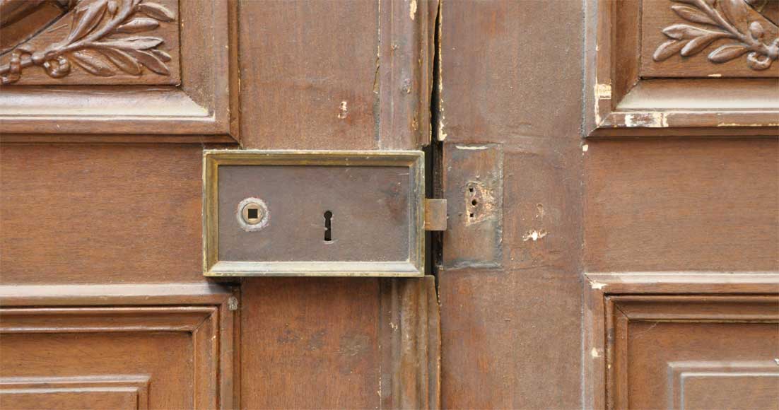 Paire de portes ancienne en bois et en stuc-4