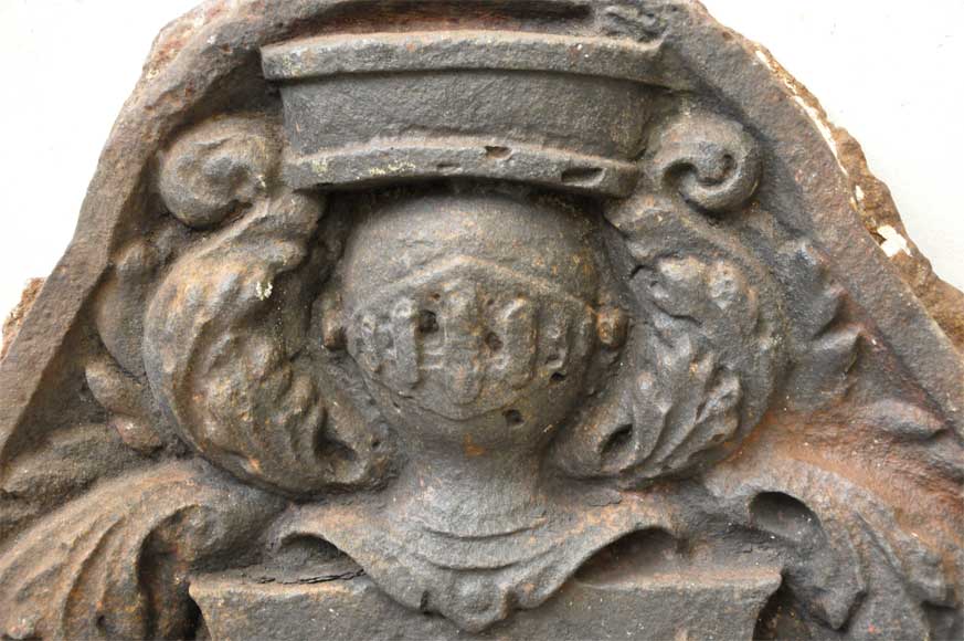 Plaque de cheminée ancienne aux armes de la famille Brétel de Grémonville-2
