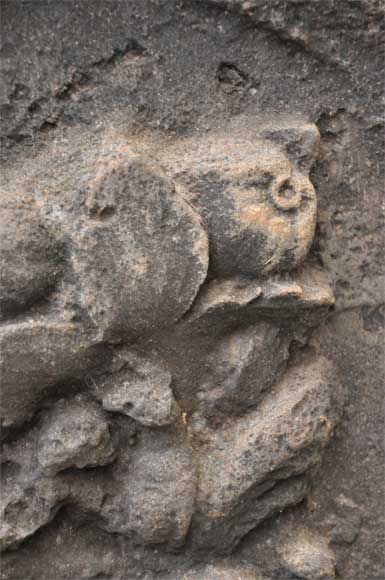 Plaque de cheminée ancienne aux armes de chevaliers-6