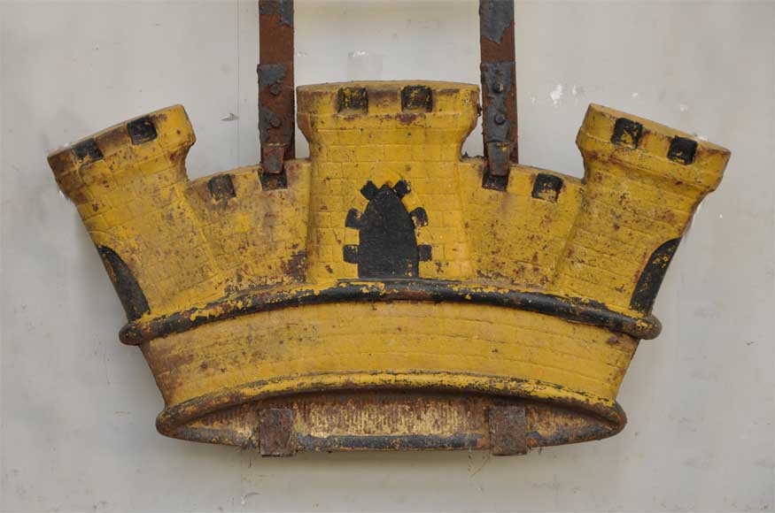 Enseigne en forme de château ancienne en fonte-1