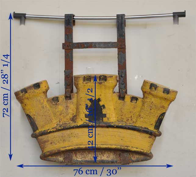 Enseigne en forme de château ancienne en fonte-6