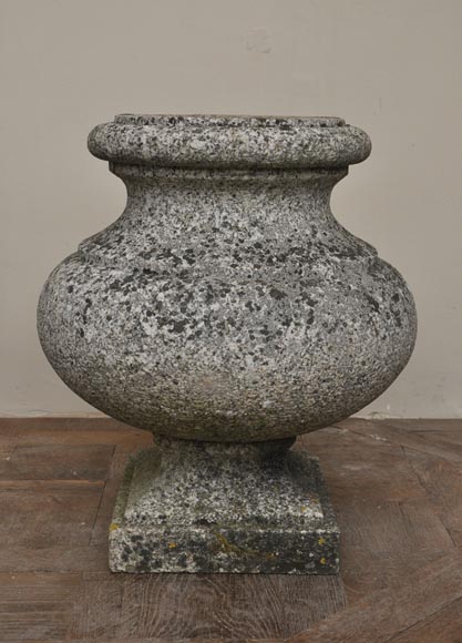 Ancienne paire de vases de jardin en granite-2