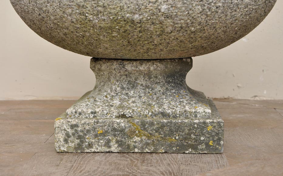 Ancienne paire de vases de jardin en granite-6