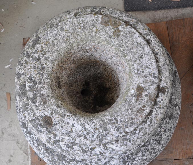 Ancienne paire de vases de jardin en granite-7